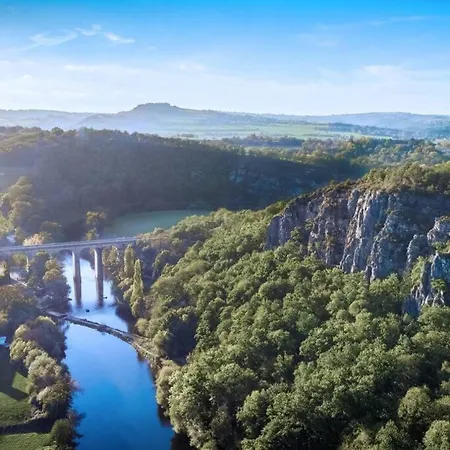 Les 3 Pommiers : En Suisse Normande Feriehus Donnay